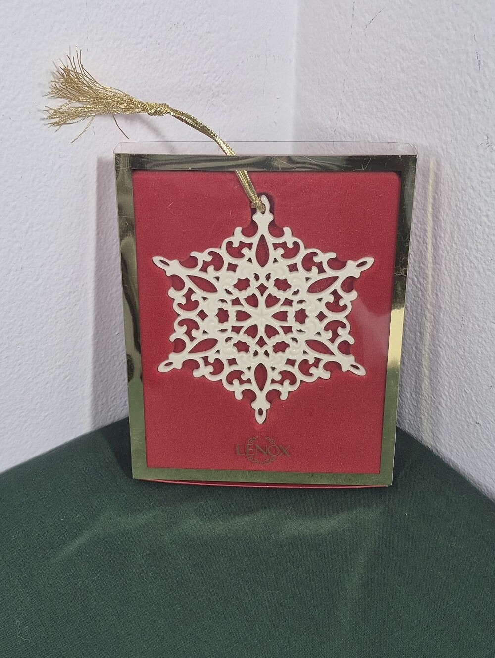 2001 Annual Lenox Snow Fantasies Snowflake Holiday Ornament